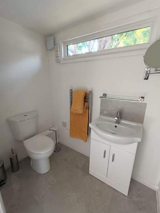 Private Lodge Close To Beaches And Goodwood Felpham Exterior photo